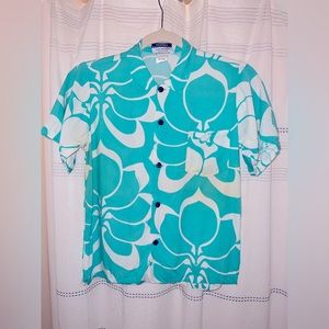 Manuhealii top. Worn once. Great condition. I don’t wear, cleaning up my closet